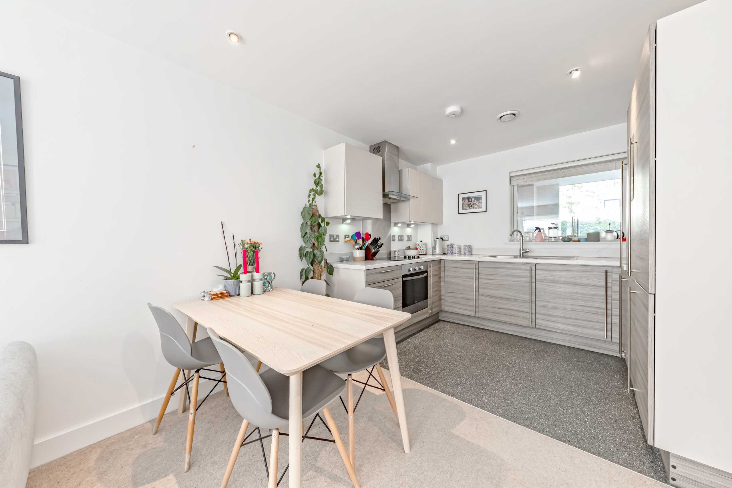 Flat Freda Street in Greater London