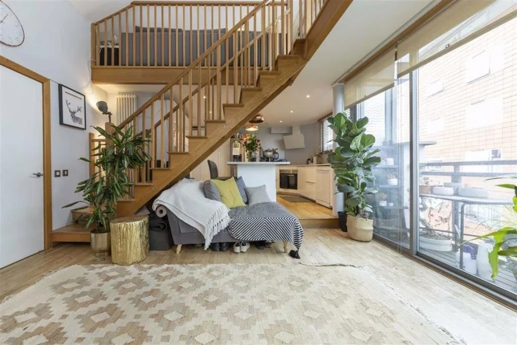 Flat Maltings Place in Greater London