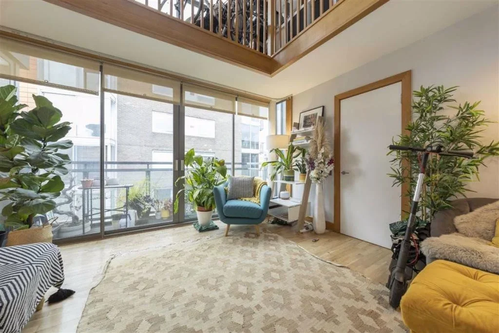 Flat Maltings Place in Greater London
