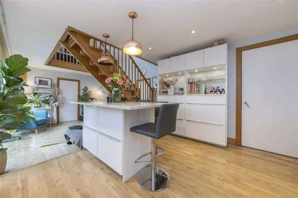 Flat Maltings Place in Greater London