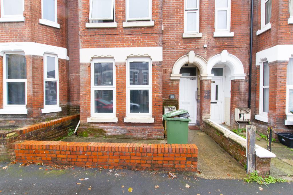 Flat Wilton Avenue in Southampton