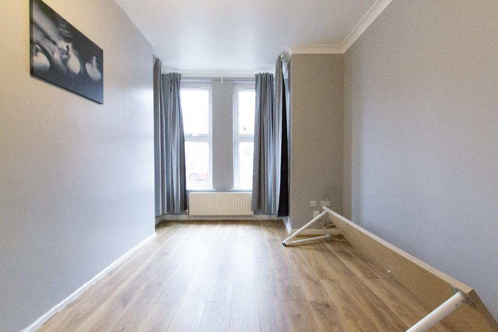 Flat Wilton Avenue in Southampton