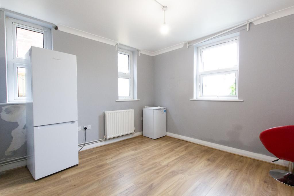 Flat Wilton Avenue in Southampton