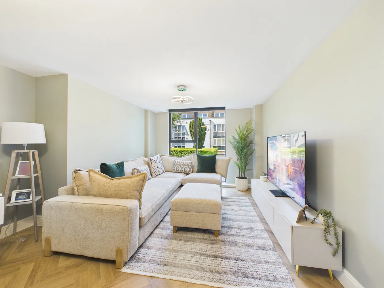 Flat Wycombe Road in Bradenham