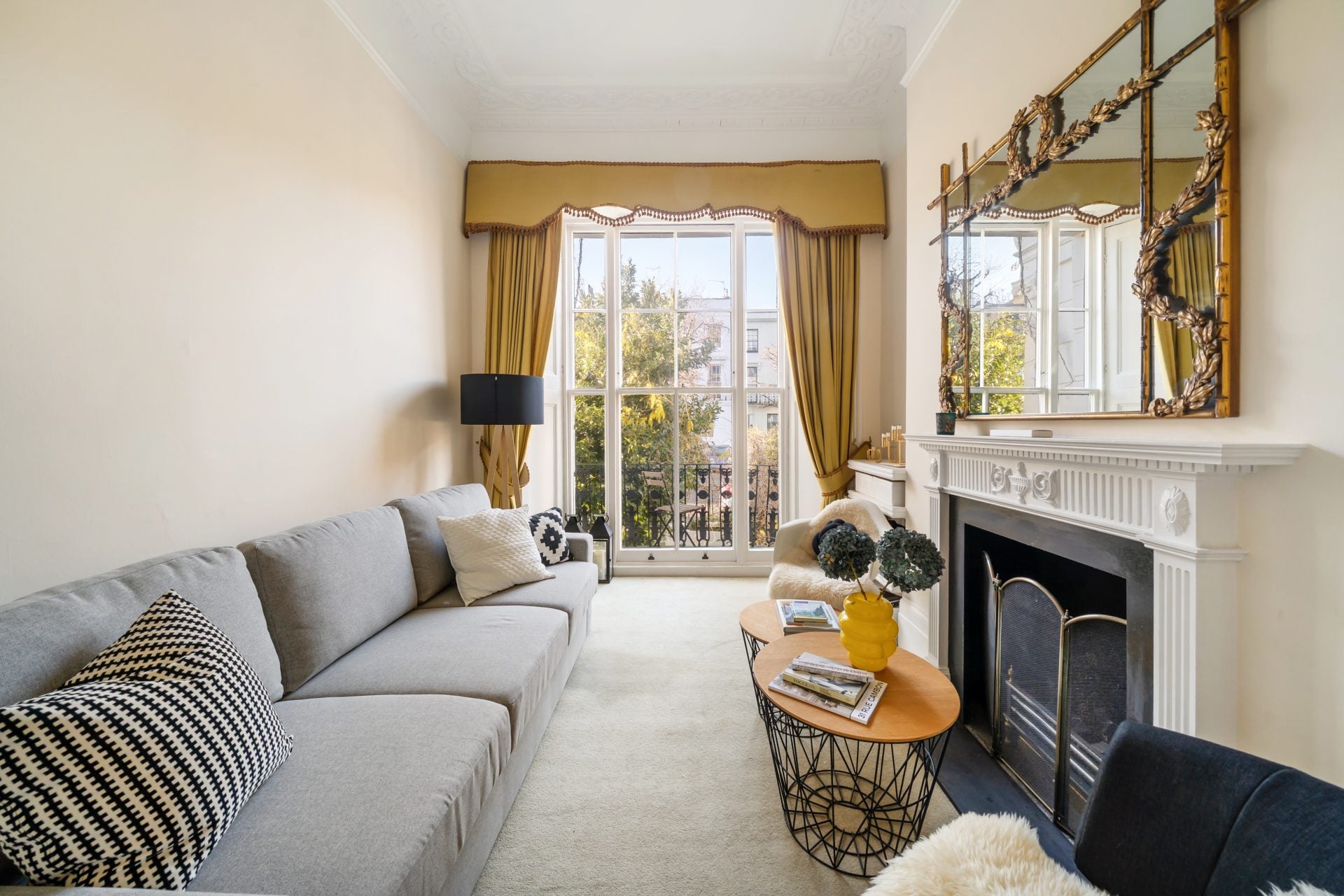 Flat Chepstow Crescent in Greater London