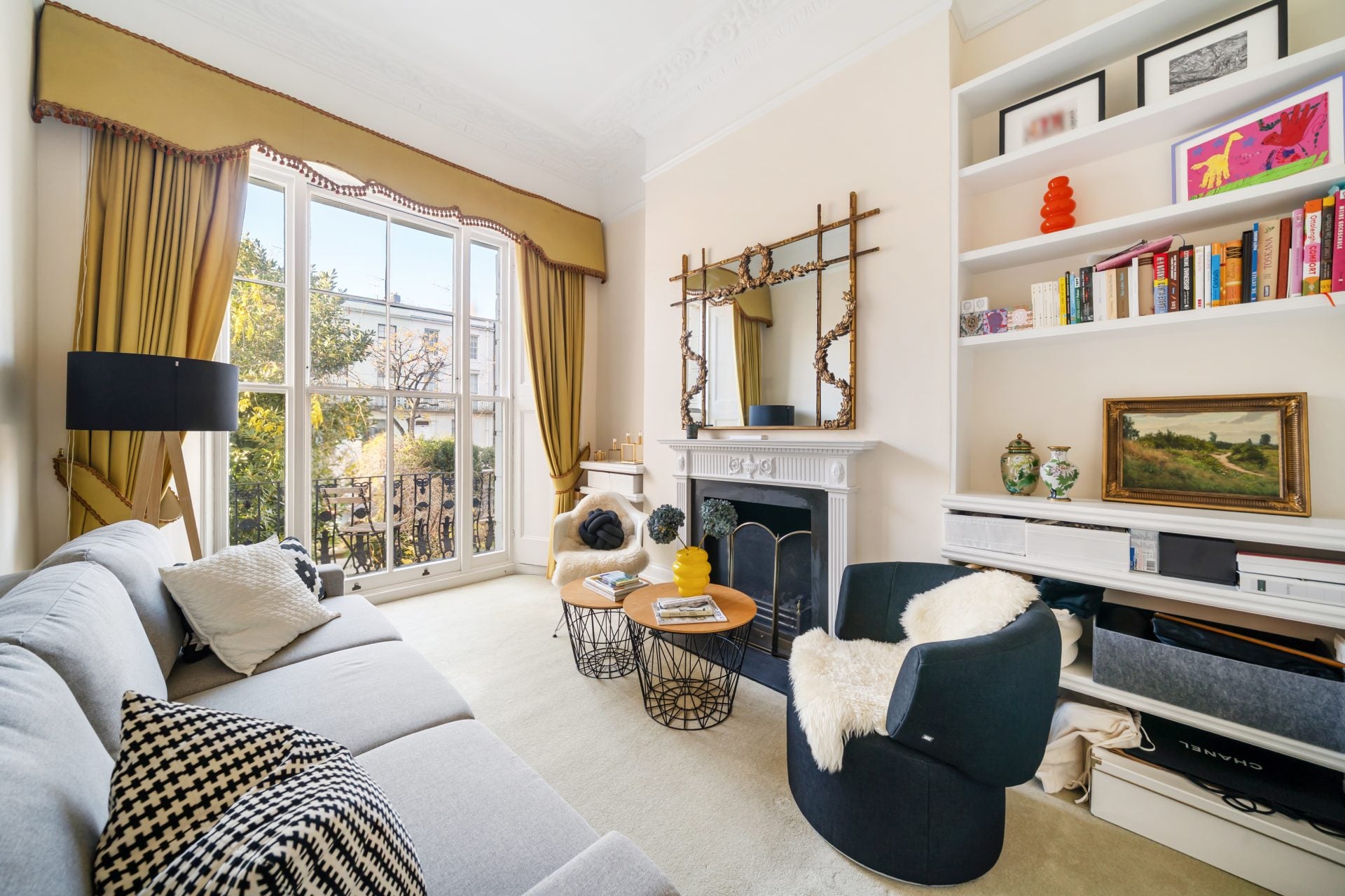Flat Chepstow Crescent in Greater London