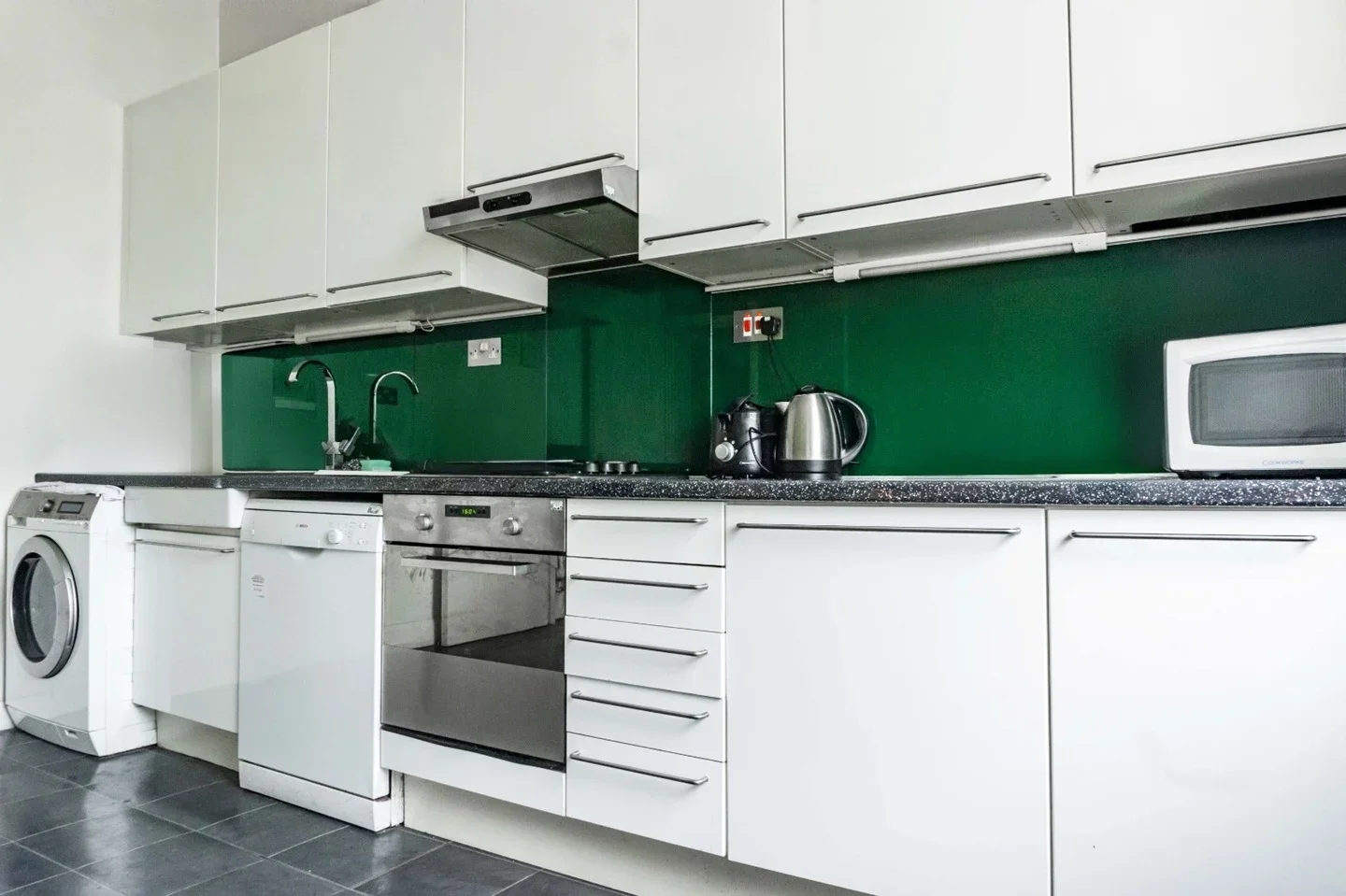 Room Coldharbour Lane in Greater London