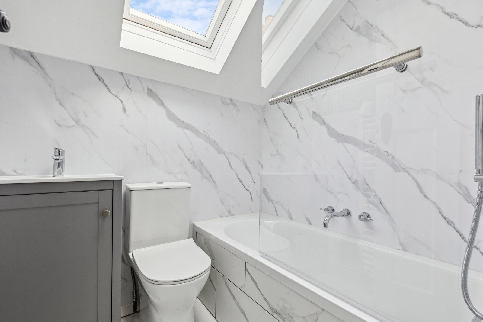 Flat Roland Gardens in Greater London