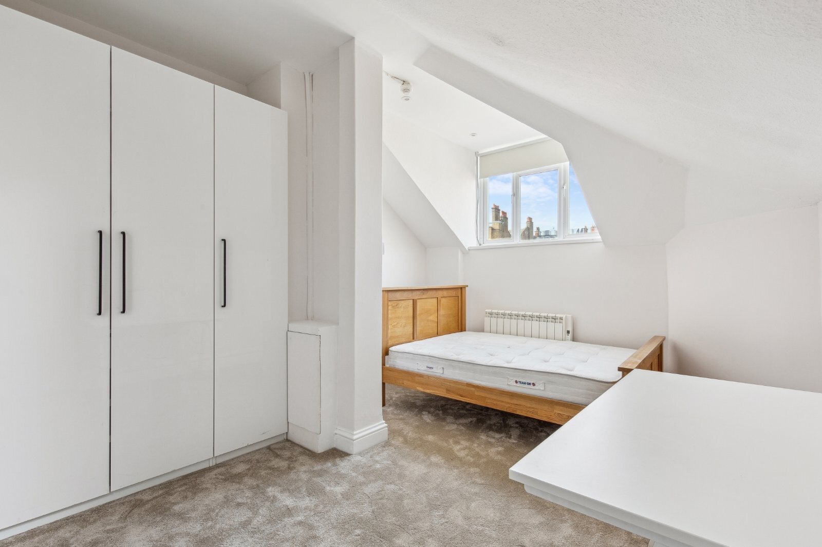 Flat Roland Gardens in Greater London