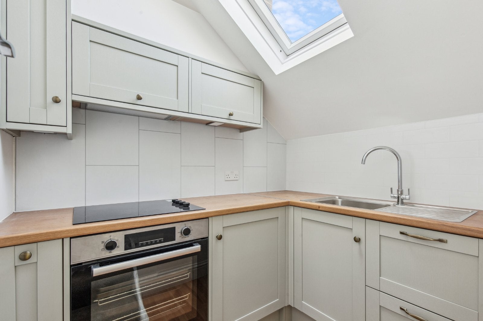 Flat Roland Gardens in Greater London