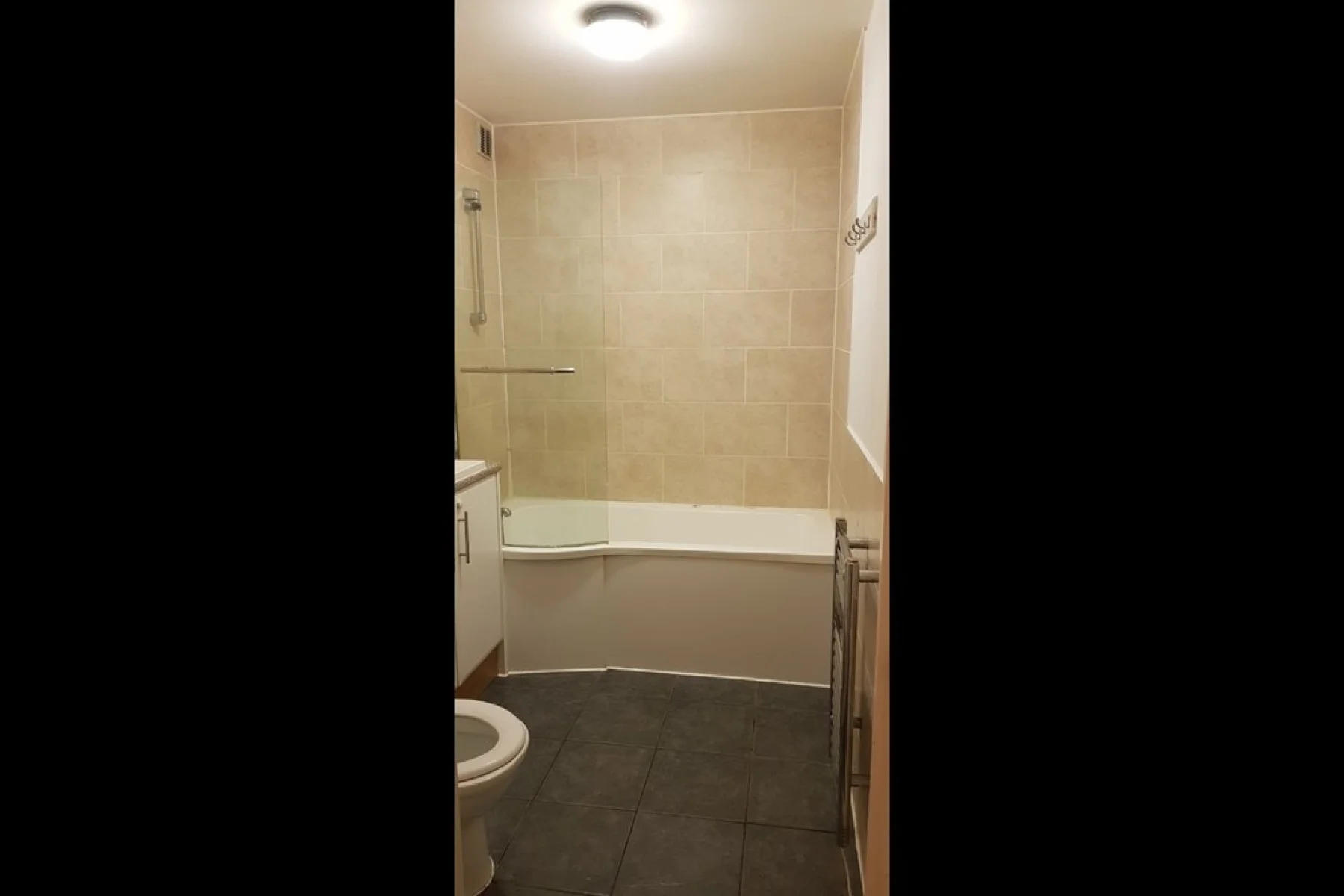 Flat Mawney Close in London