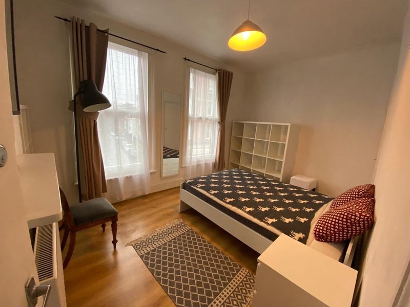 Flat Heath Street in Greater London