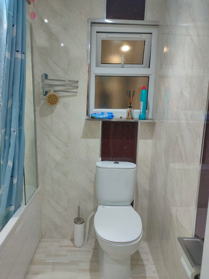 Room Mitcham Road in Greater London