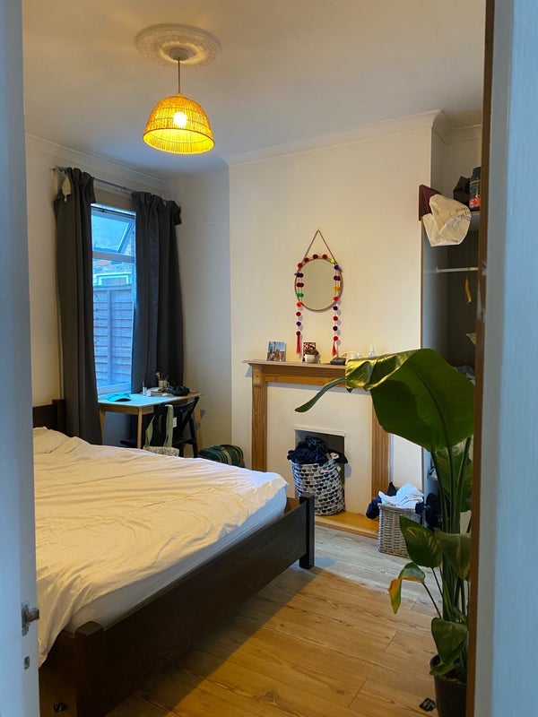 Room Fairlight Road in Greater London