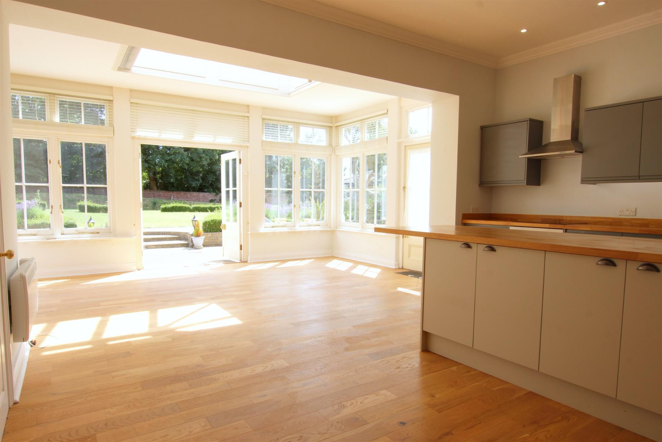 Flat Bartons Road in Havant