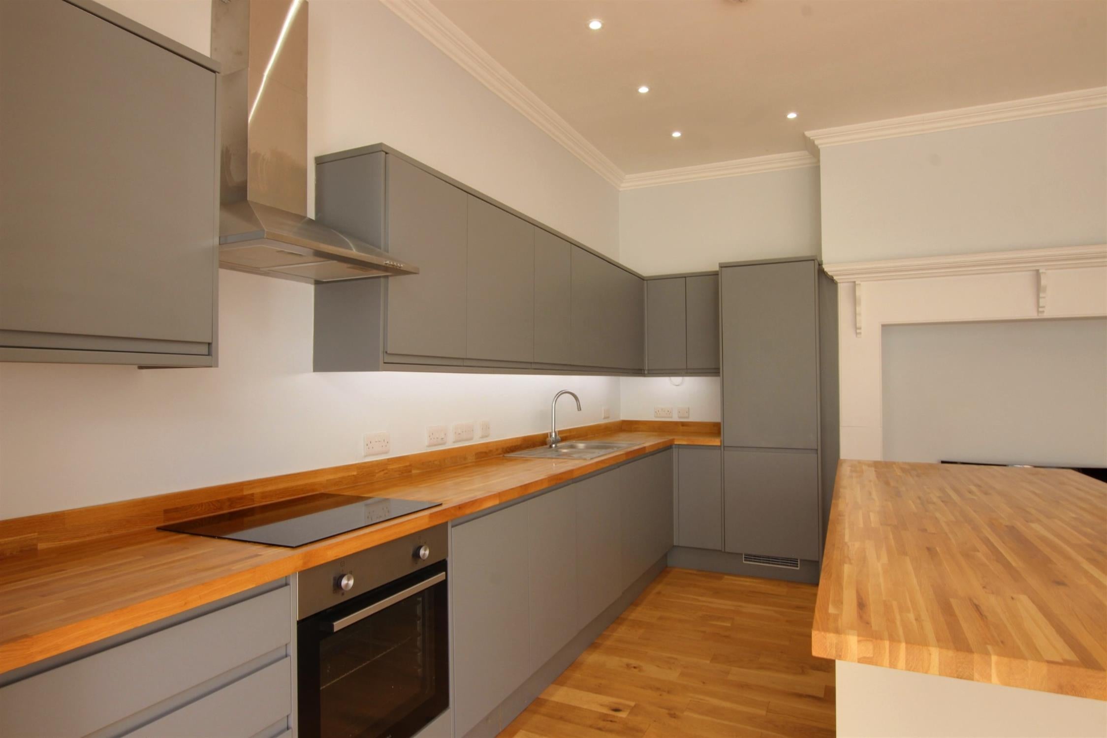 Flat Bartons Road in Havant