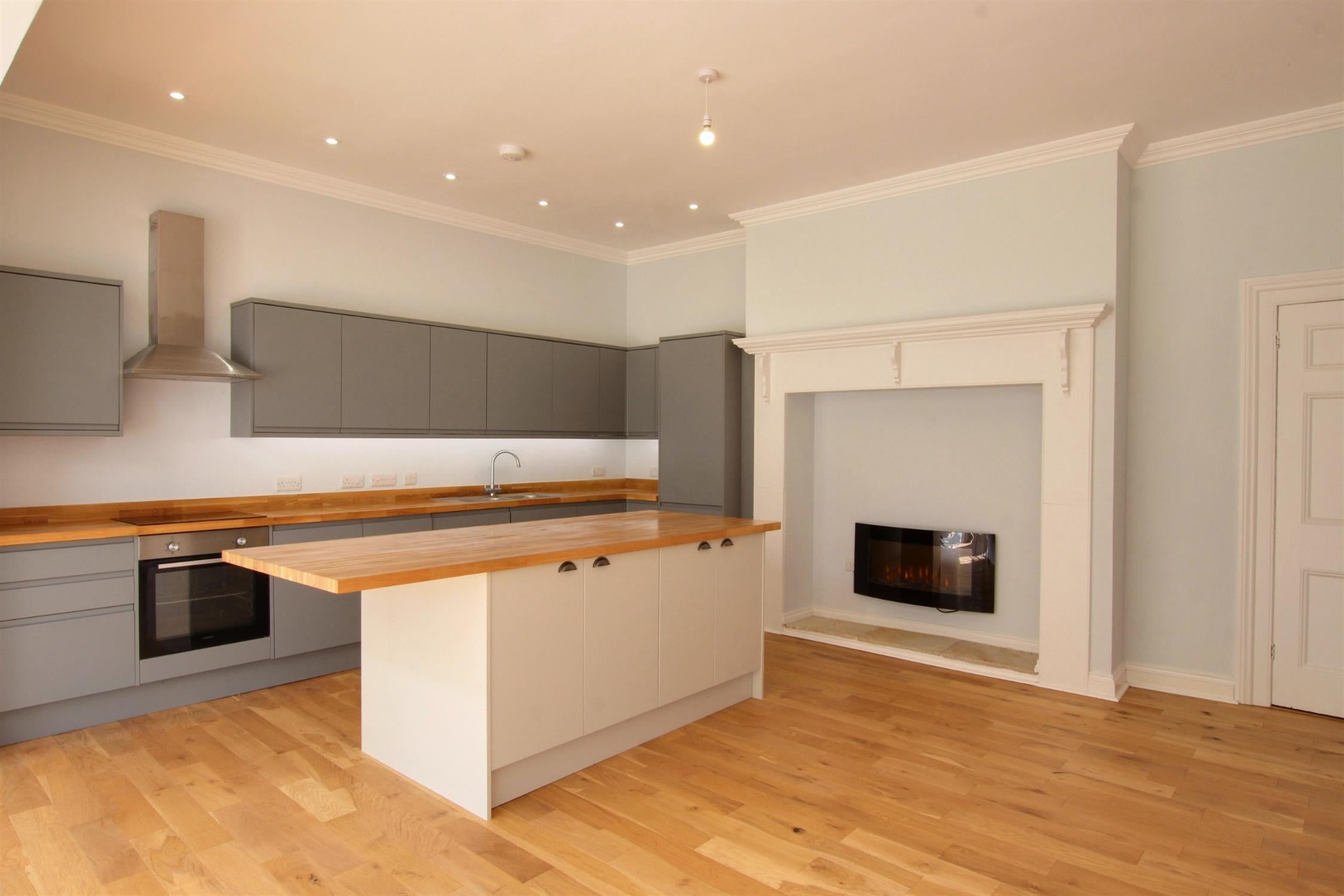 Flat Bartons Road in Havant
