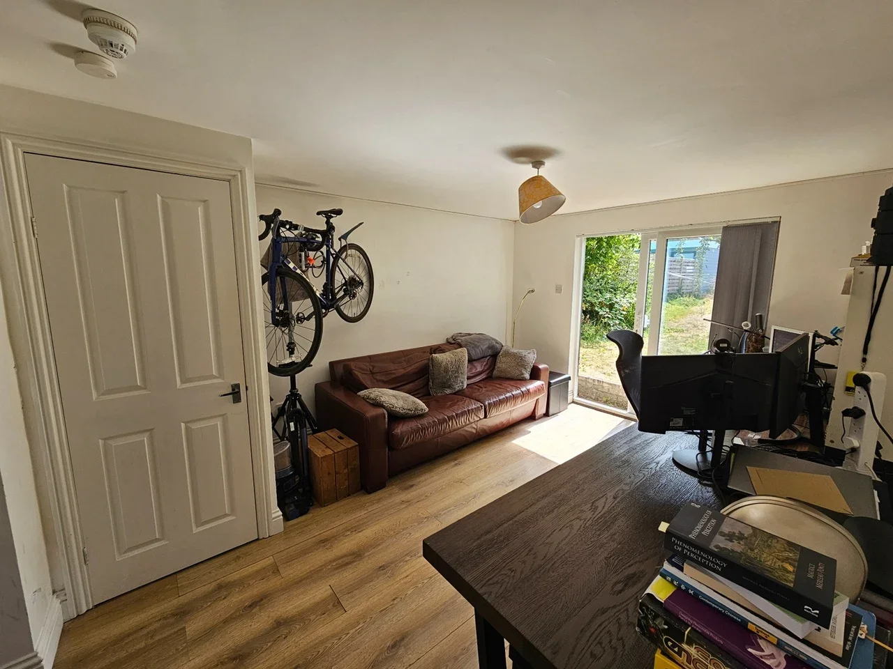 Flat Manorgate Road in Greater London