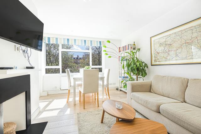 Flat Sheffield Terrace in Greater London