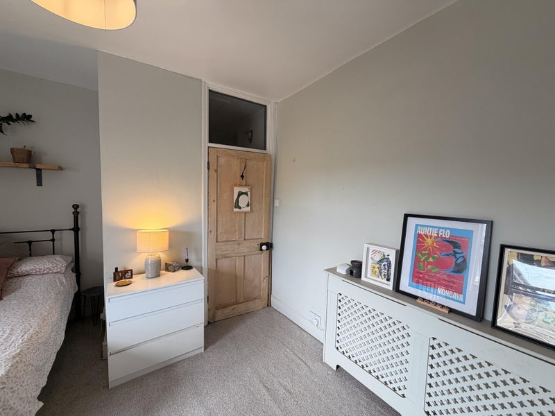 Room Bell Hill Road in Bristol