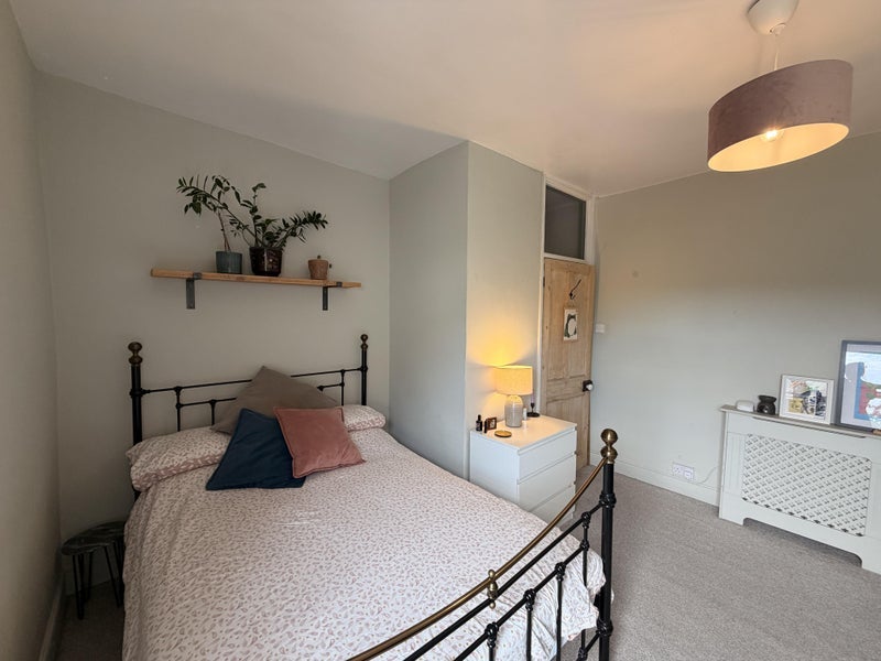 Room Bell Hill Road in Bristol