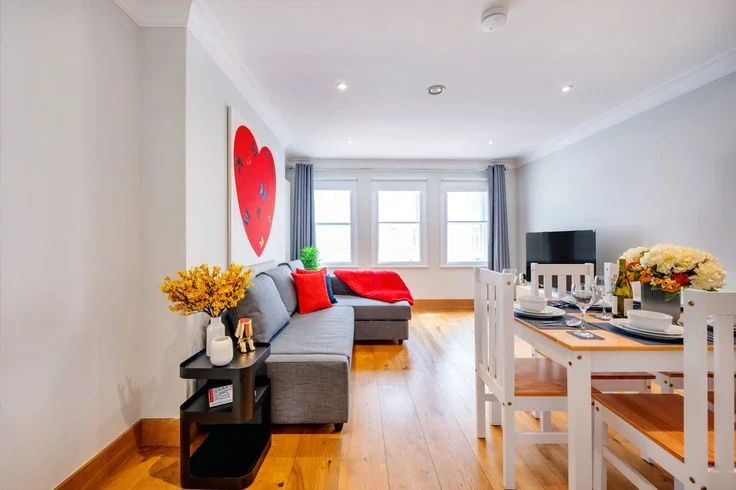 Flat Strand in City of Westminster