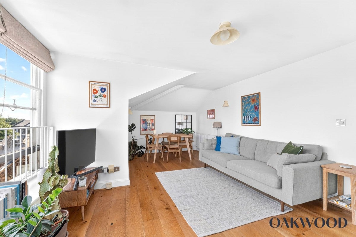 Flat Clissold Road in Greater London