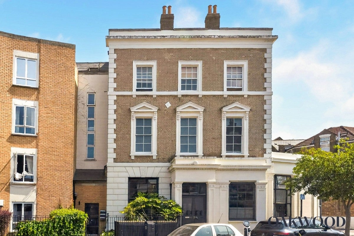 Flat Clissold Road in Greater London