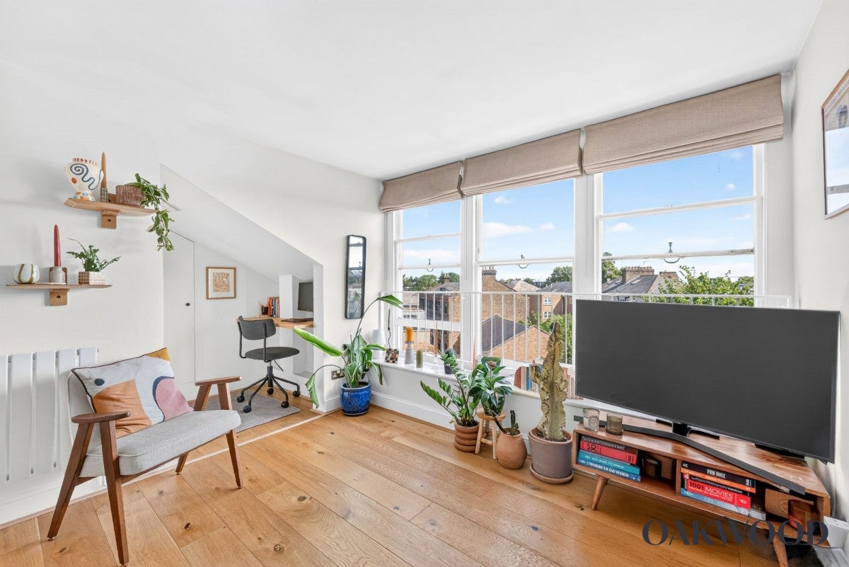 Flat Clissold Road in Greater London