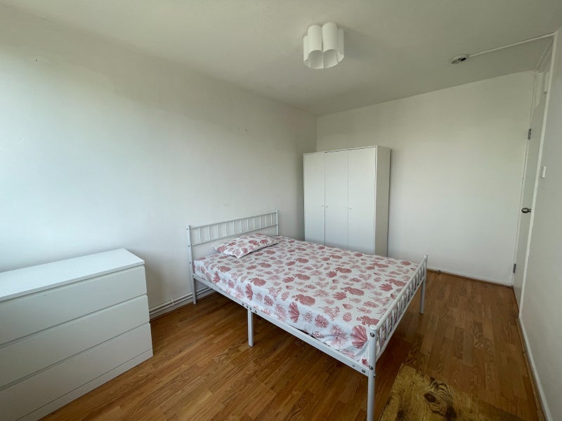 Room Bazely Street in Greater London