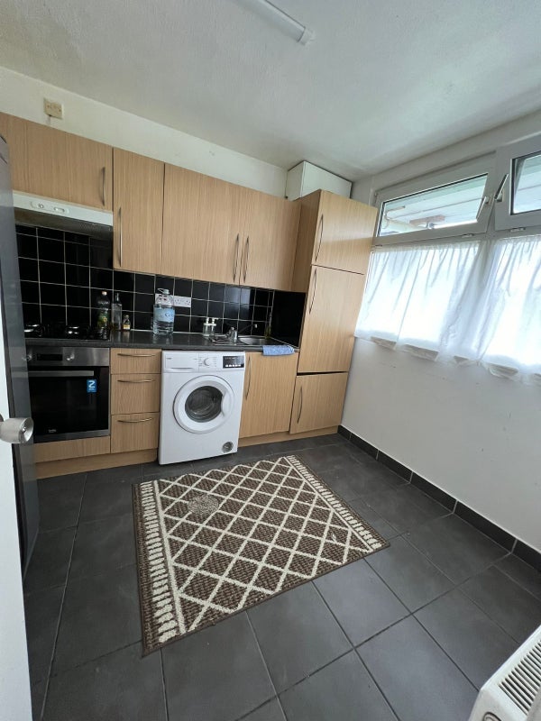 Room Bazely Street in Greater London