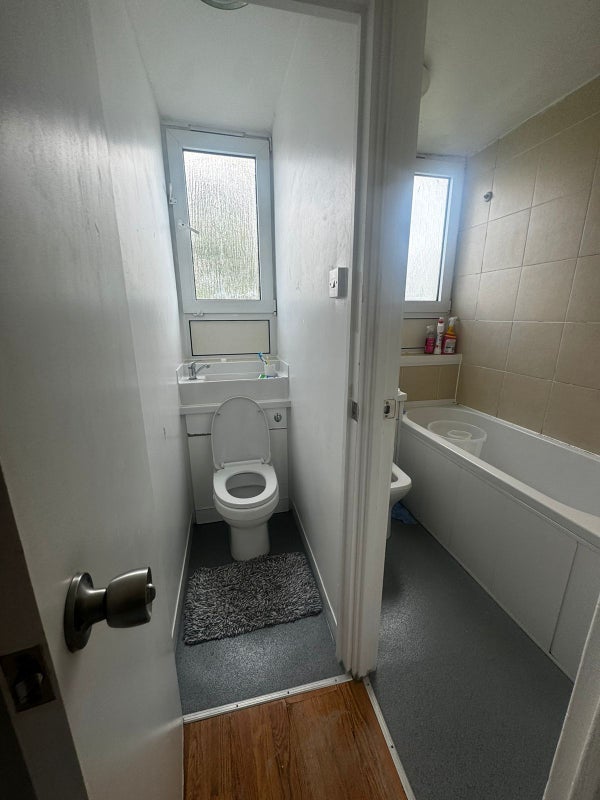 Room Bazely Street in Greater London