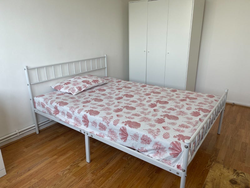 Room Bazely Street in Greater London