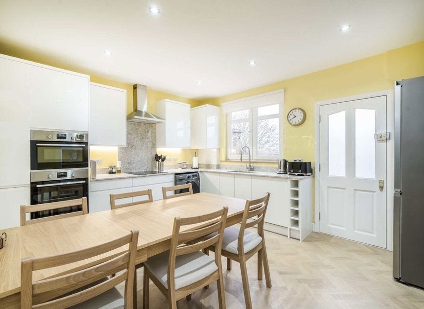 Flat Grosvenor Road in Greater London