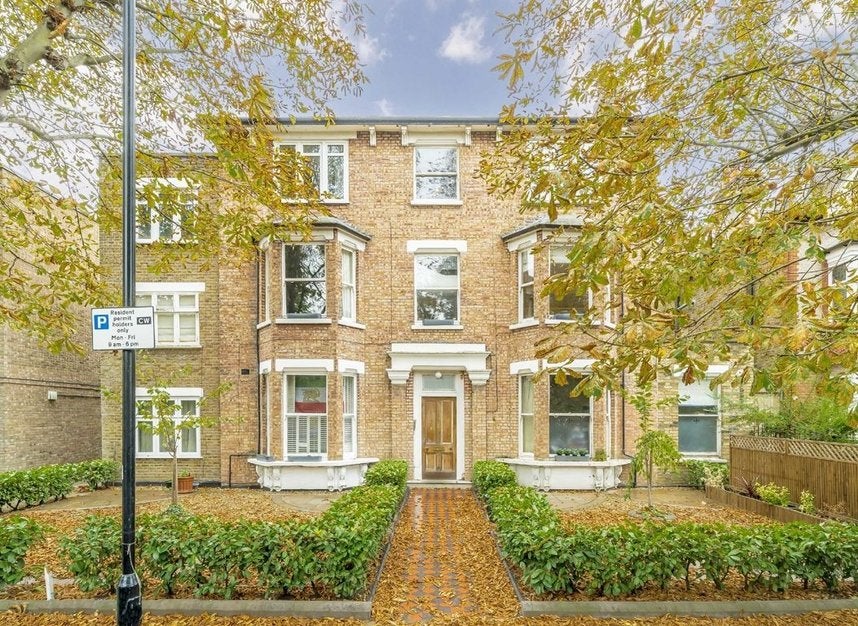 Flat Grosvenor Road in Greater London