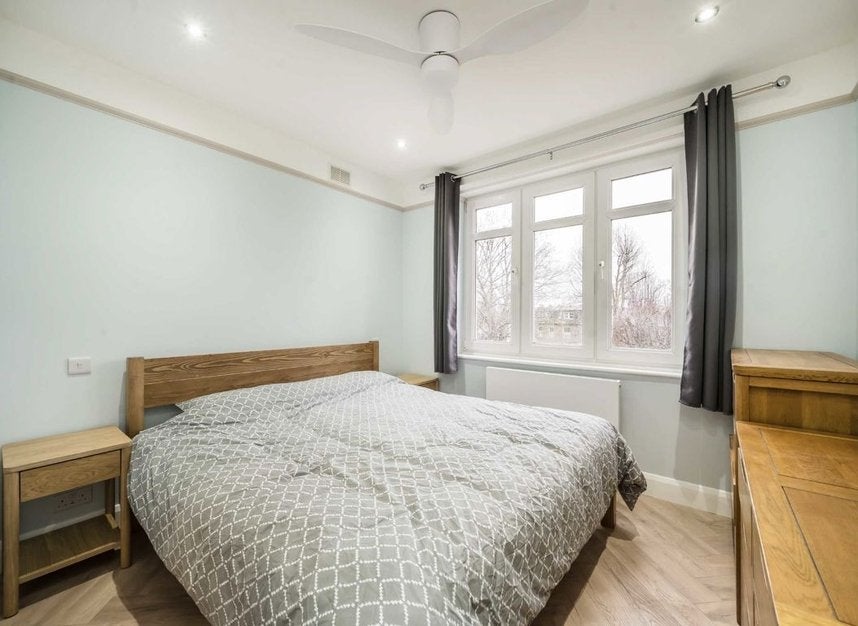 Flat Grosvenor Road in Greater London