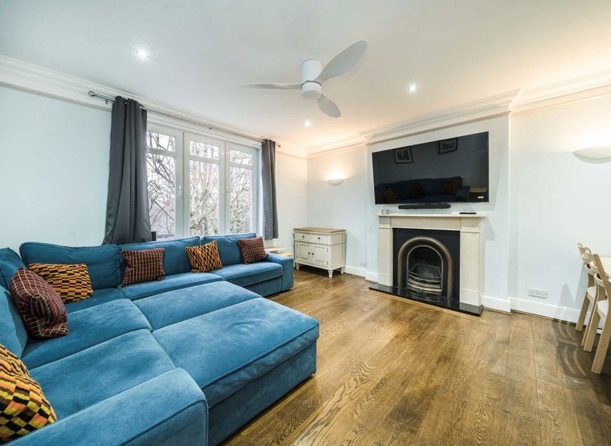 Flat Grosvenor Road in Greater London