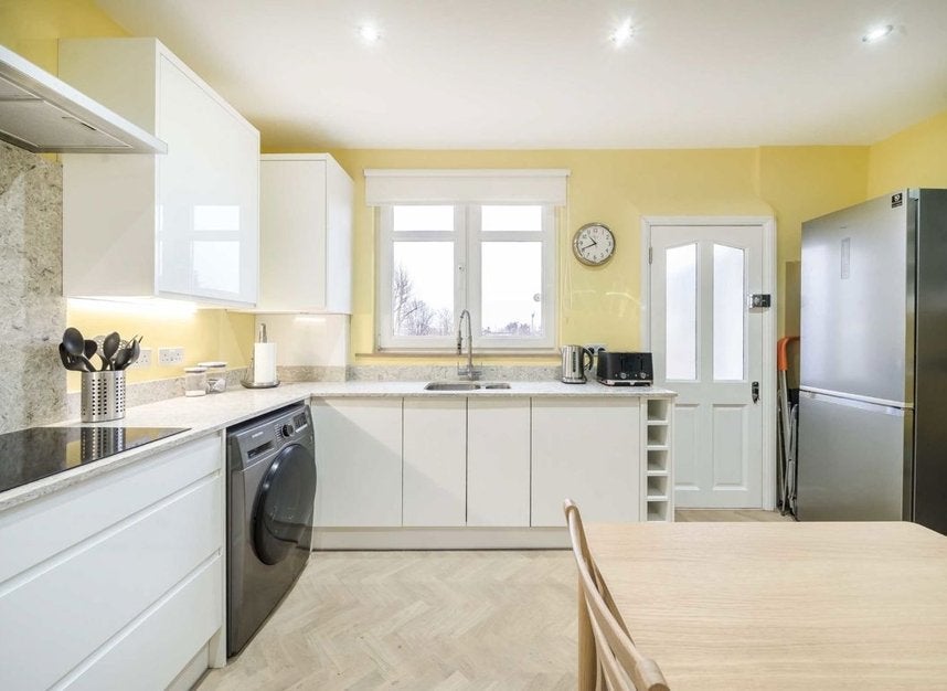 Flat Grosvenor Road in Greater London