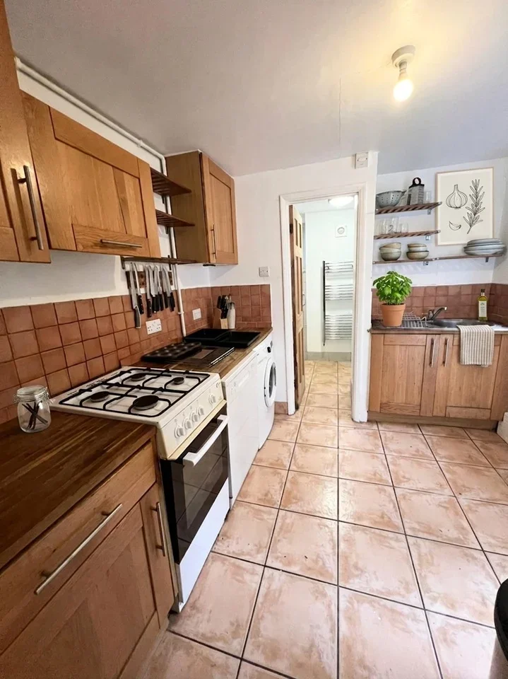 Room Shannon Grove in Greater London