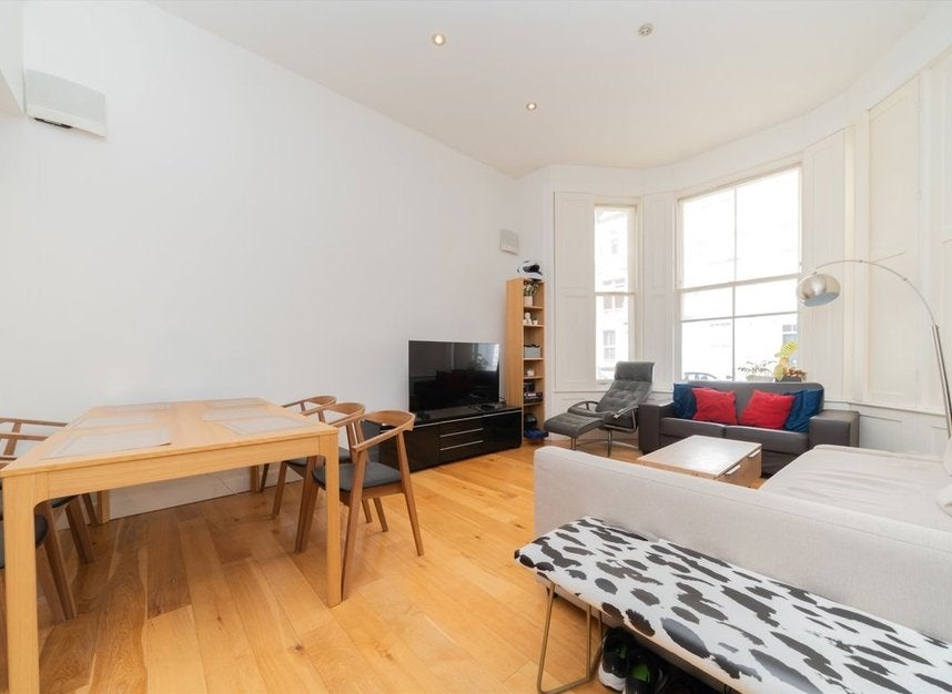 Flat Nevern Place in Greater London