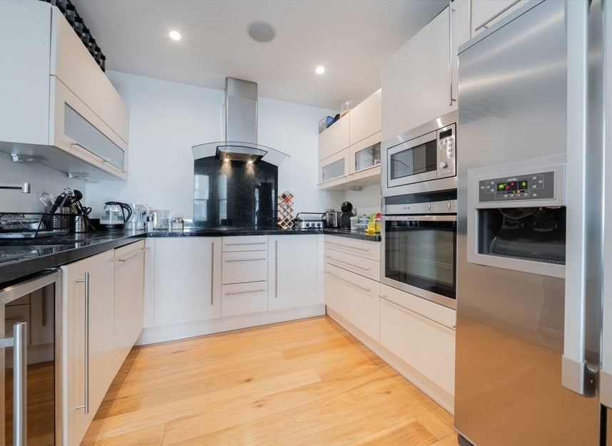 Flat Nevern Place in Greater London