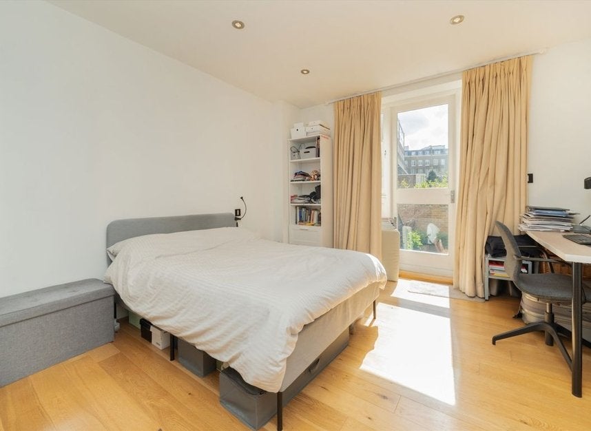 Flat Nevern Place in Greater London