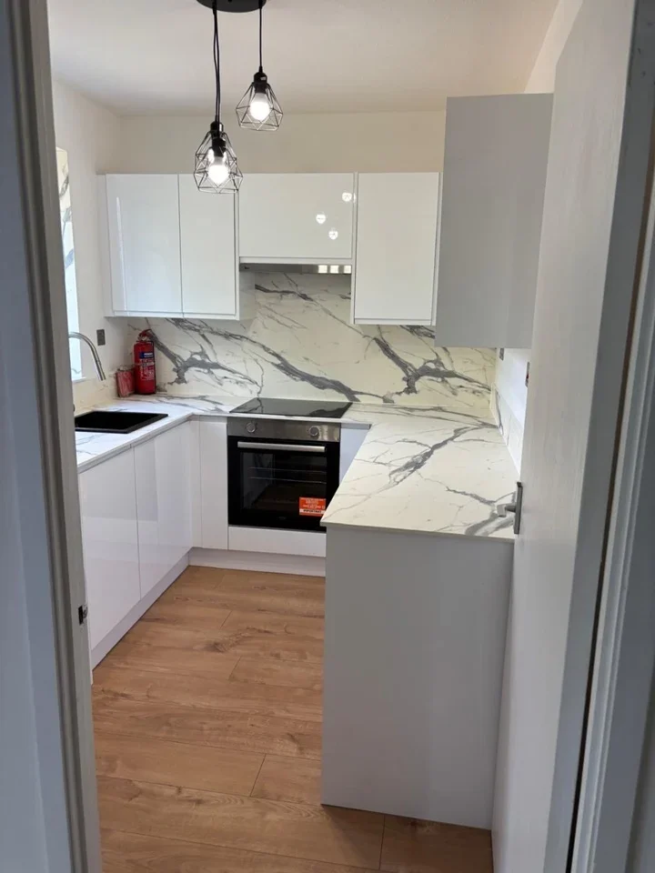 Flat Gunnersbury Gardens in Greater London