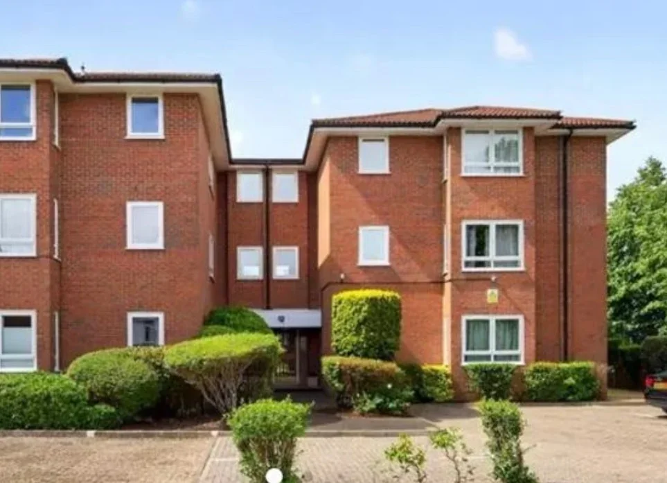 Flat Gunnersbury Gardens in Greater London