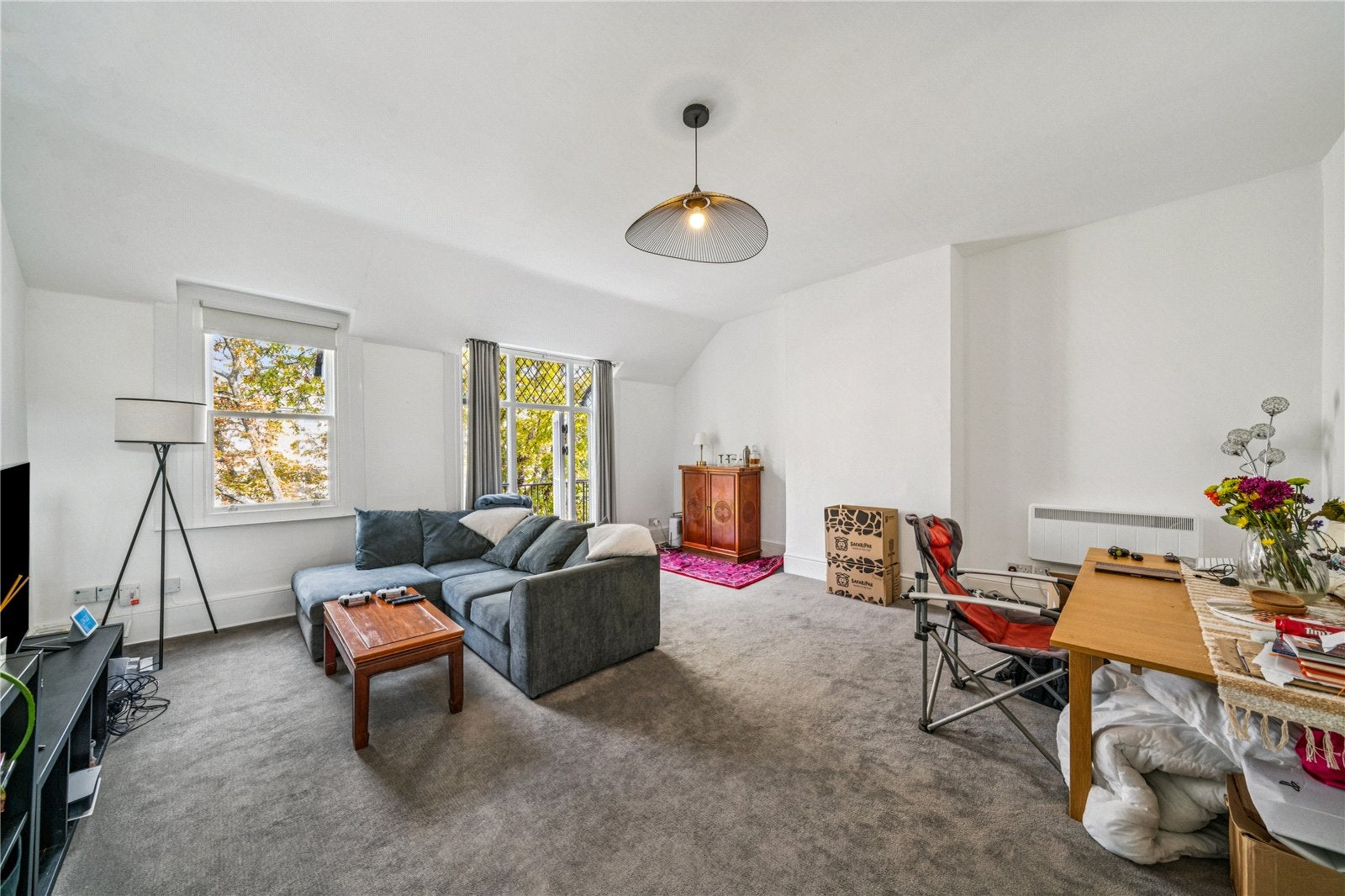 Flat Kew Road in Greater London