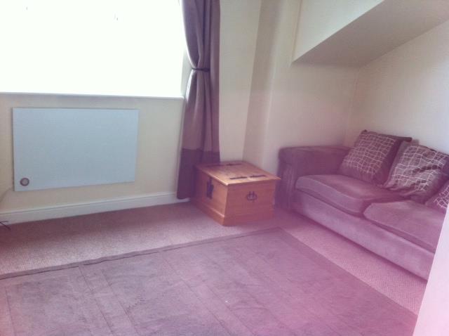 Flat Foxdale Drive in Brierley Hill