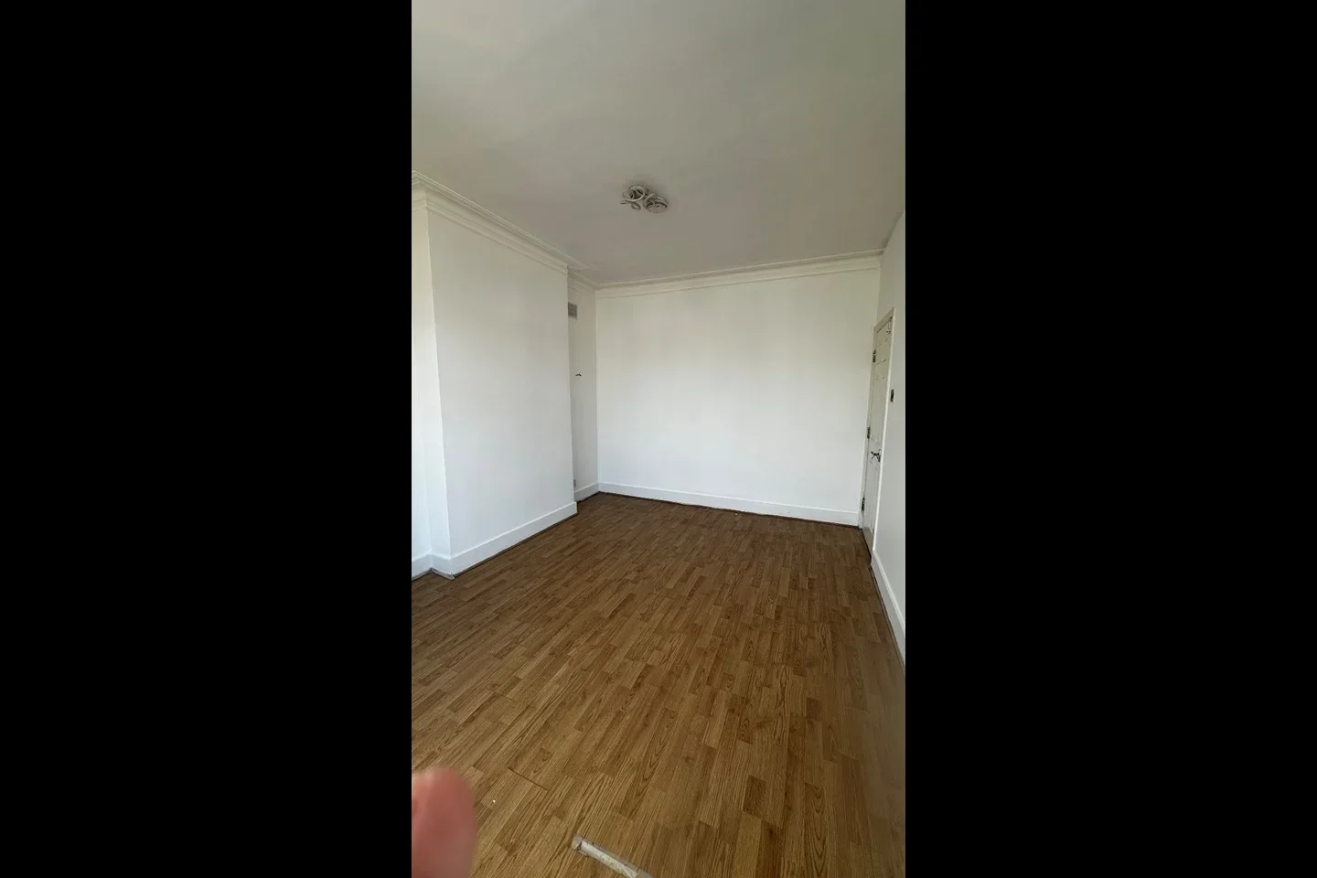 Flat Scarle Road in Greater London