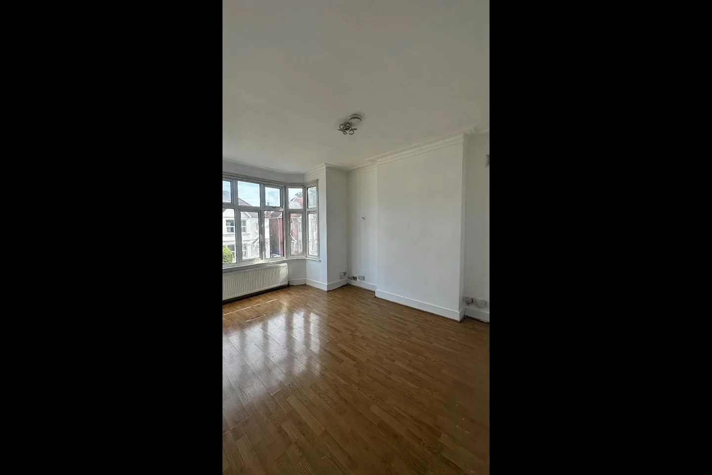 Flat Scarle Road in Greater London