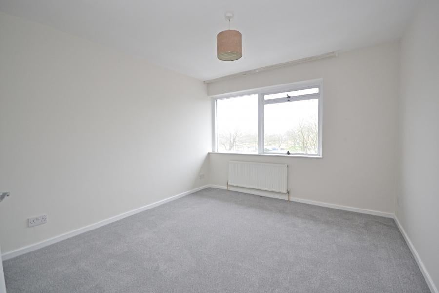 Flat Tilgate Parade in Crawley