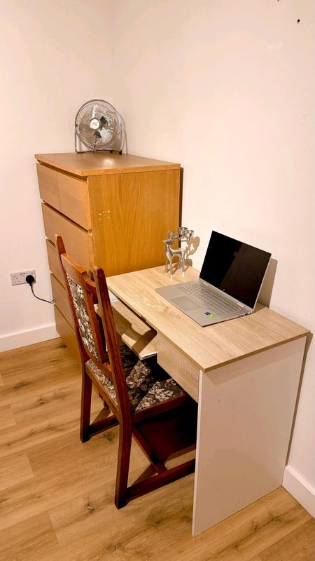 Room Tollgate Road in Greater London